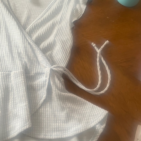 Peplum style Sleeveless shirt - Picture 2 of 5